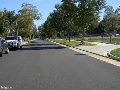 614 E Pear St, Vineland, NJ 08360 - photo 2