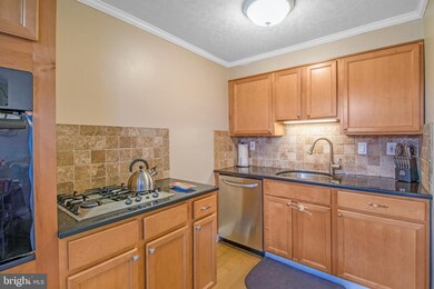 470 Westmont Dr, Darby, PA 19023 - photo 7