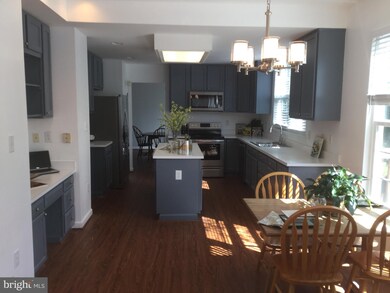 18885 Leaf Covered Ct, Triangle, VA 22172 - photo 4