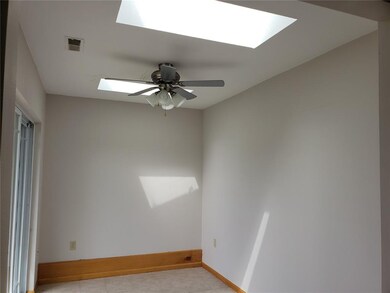 2762 O Ave NW unit A, Cedar Rapids, IA 52405 - photo 5