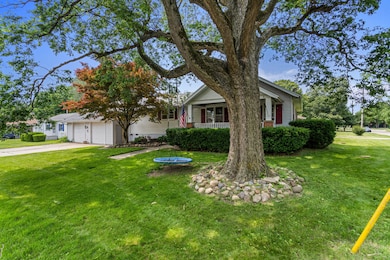 504 S West Union St, Monticello, IL 61856 - photo 3