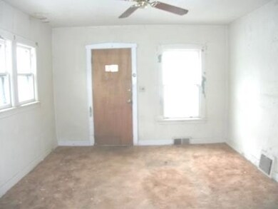 113 S Elmwood Ave, Waukegan, IL 60085 - photo 4