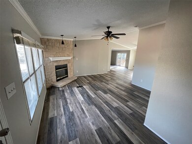 13598 Pinewood Village Dr, Conroe, TX 77302 - photo 3