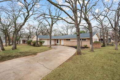 520 W Pleasantview Dr, Hurst, TX 76054 - photo 7