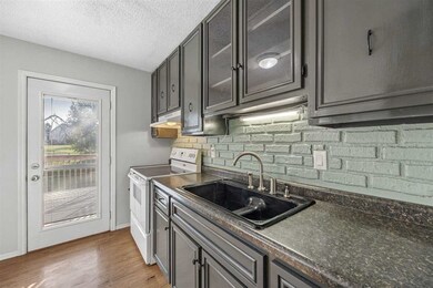 3139 Stratford Ln SW, Cedar Rapids, IA 52404 - photo 7