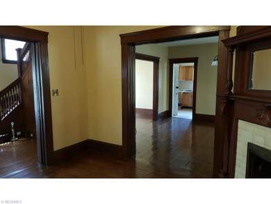 Vista of vintage rooms.