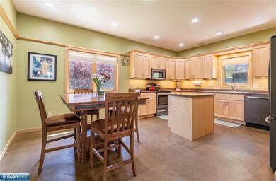 902 SW 4th St, Grand Rapids, MN 55744 - photo 5