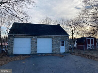 402 W Queen St, Chambersburg, PA 17201 - photo 3