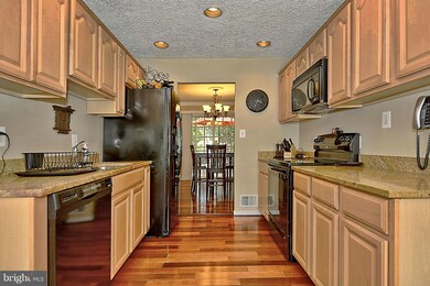 8007 Lake Pleasant Dr, Springfield, VA 22153 - photo 4