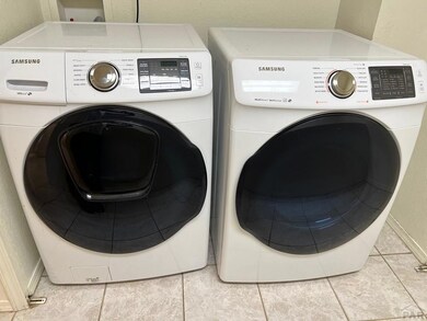 Washer/Dryer included