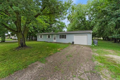 300 E Pickwick Dr, Syracuse, IN 46567 - photo 2