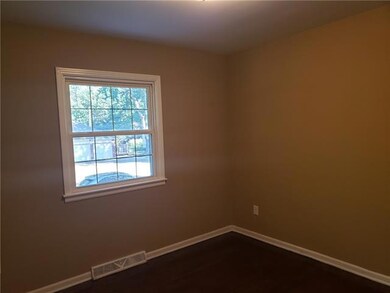 507 S Adams St, Raymore, MO 64083 - photo 5