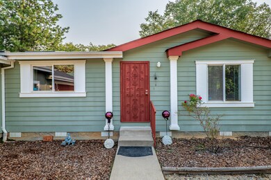 896SaratogaWay-005