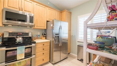 Plantation shutters, stainless steel appliances, v