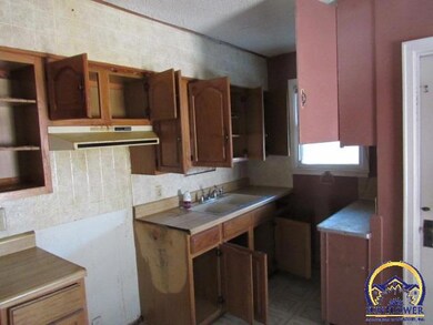 637 SW High Ave, Topeka, KS 66606 - photo 3
