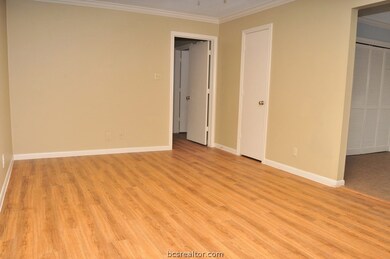 2100 Southwood Dr unit 7, College Station, TX 77840 - photo 4