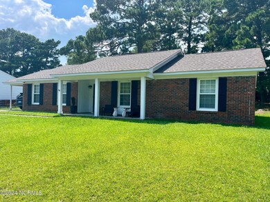 304 Wildwood Dr, Jacksonville, NC 28546 - photo 2