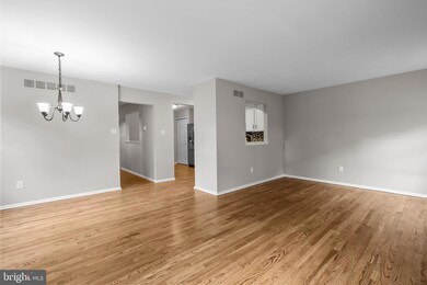 56 Piccadilly Cir unit 219, Doylestown, PA 18901 - photo 5