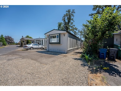 1065 S Pacific Hwy unit 4, Woodburn, OR 97071 - photo 3