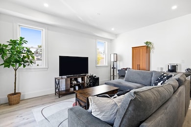 8 Oakhurst St unit 4, Dorchester Center, MA 02124 - photo 3