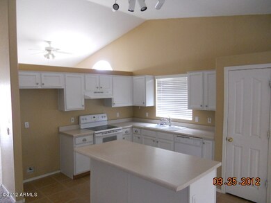 Large Kitchen, lots of cabinets