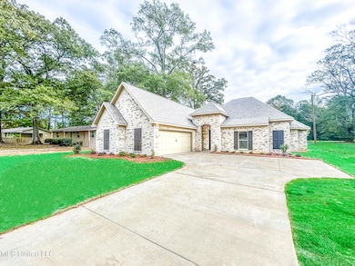102 Eastwood Dr-2