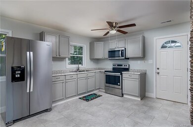 Large Kitchen with new cabinets and Stainless Steel Package!