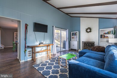 9053 Andromeda Dr, Burke, VA 22015 - photo 4