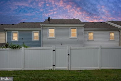 113 Powhatan Ct unit 105, Stafford, VA 22556 - photo 2