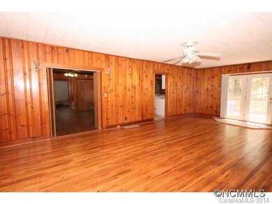 Great Room - HUGE & Light!