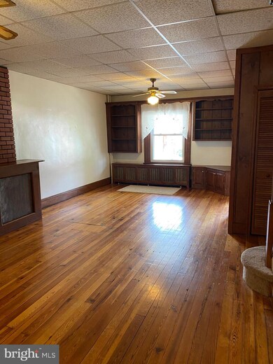 818 W Broad St, Quakertown, PA 18951 - photo 5