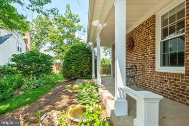 13459 Stream Valley Dr, Chantilly, VA 20151 - photo 2