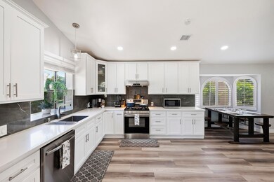 013_Kitchen