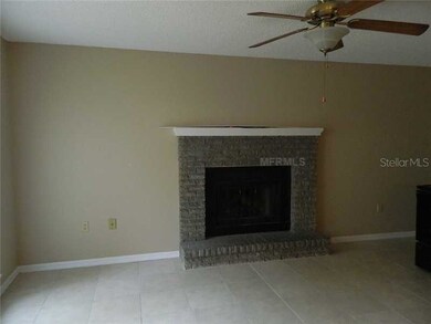 737 E Alfred St unit 4, Tavares, FL 32778 - photo 2