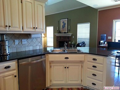 Kitchen & Breakfast Spaces Open to Family Room!