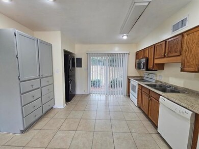 835 White Dr unit 835, Tallahassee, FL 32304 - photo 2