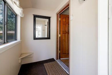 24-web-or-mls-50868 Doe Loop-23