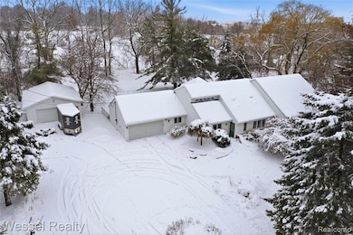 1044 N Oxford Rd, Oxford, MI 48371 - photo 2