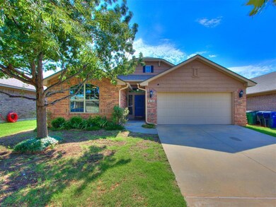 View of front of property featuring a front lawn a