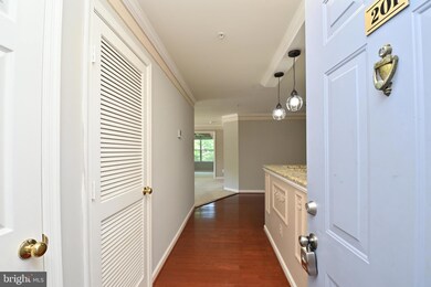 14162 Cuddy Loop unit 201, Woodbridge, VA 22193 - photo 2