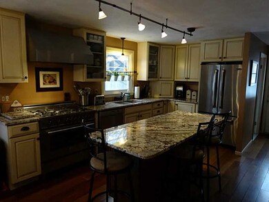 Kitchen. Granite Kitchen with Island