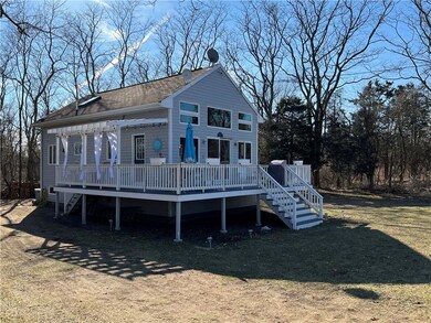 Front deck with full sun or sit in the shade with