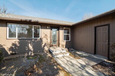 3003 SW Quartz Ave, Redmond, OR 97756 - photo 2