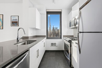 606 W 57th St unit 3307, New York, NY 10019 - photo 2