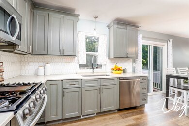 361 E Camden Ln, Round Lake Beach, IL 60073 - photo 5