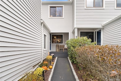 17 Ledgewood Commons, Millwood, NY 10546 - photo 2