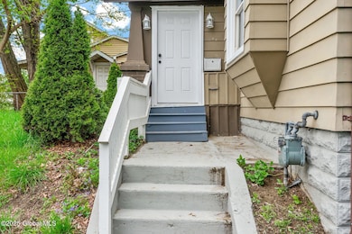 4-web-or-mls-1653-broadway