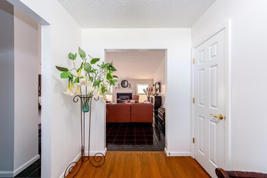 5957 Carnegie Cove Ct, Columbus, OH 43213 - photo 3