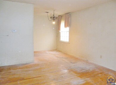 1817 SW Wayne Ave, Topeka, KS 66604 - photo 2