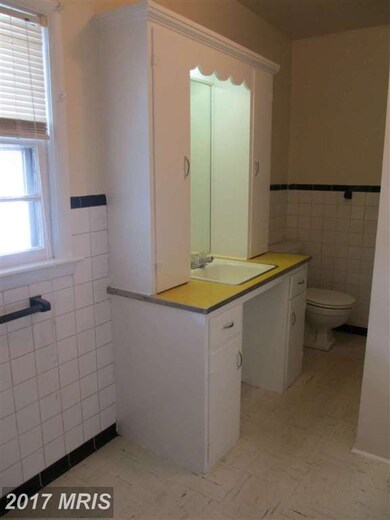 112 N High St, Edinburg, VA 22824 - photo 5